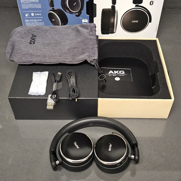 BRAND NEW AKG N60NC Wireless Bluetooth Noise Headphones - Picture 13 of 16